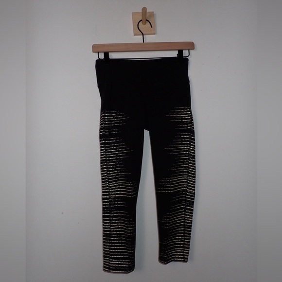Athleta Women's Stripped Side Black Capri Cropped Midrise Leggings size XS - Picture 1 of 8
